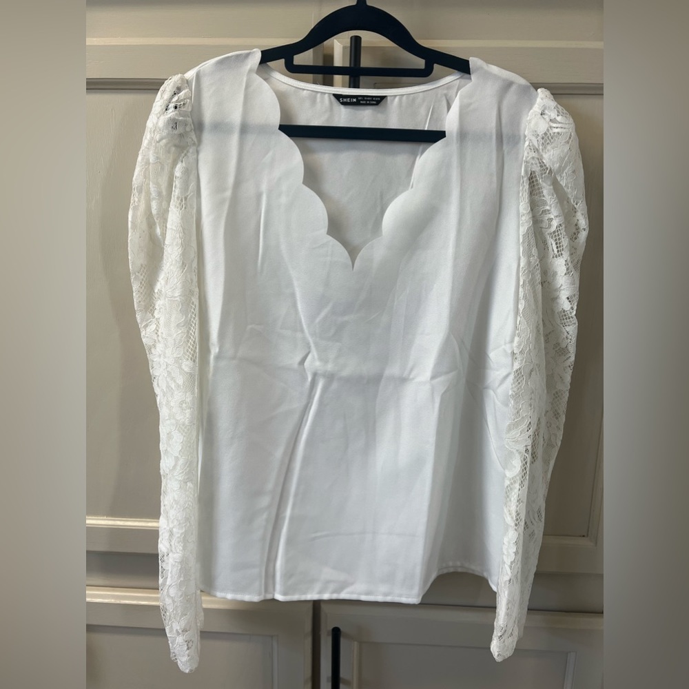 102 NWOT White Blouse with Lace Sleeves